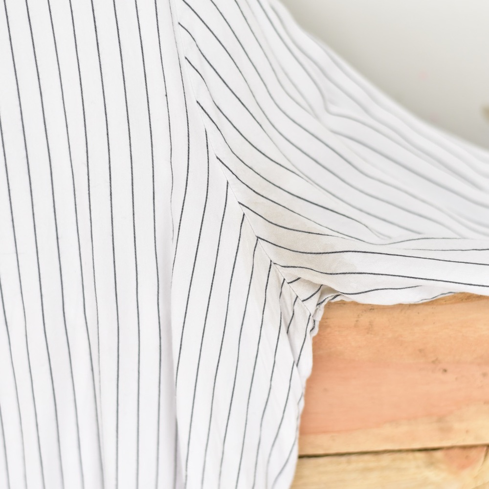 Button down - Picture 2 of 2